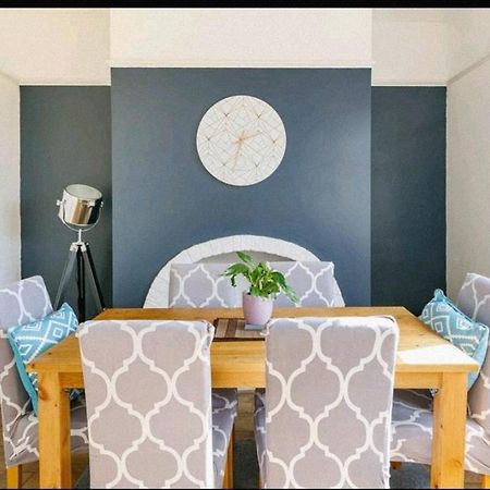 Atrium House Guest House Hazel Grove Esterno foto