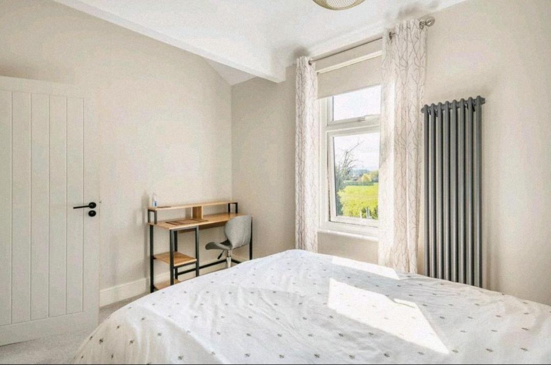 Atrium House Guest House Hazel Grove Esterno foto