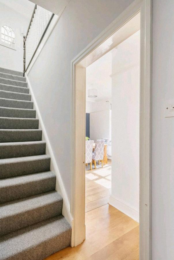 Atrium House Guest House Hazel Grove Esterno foto