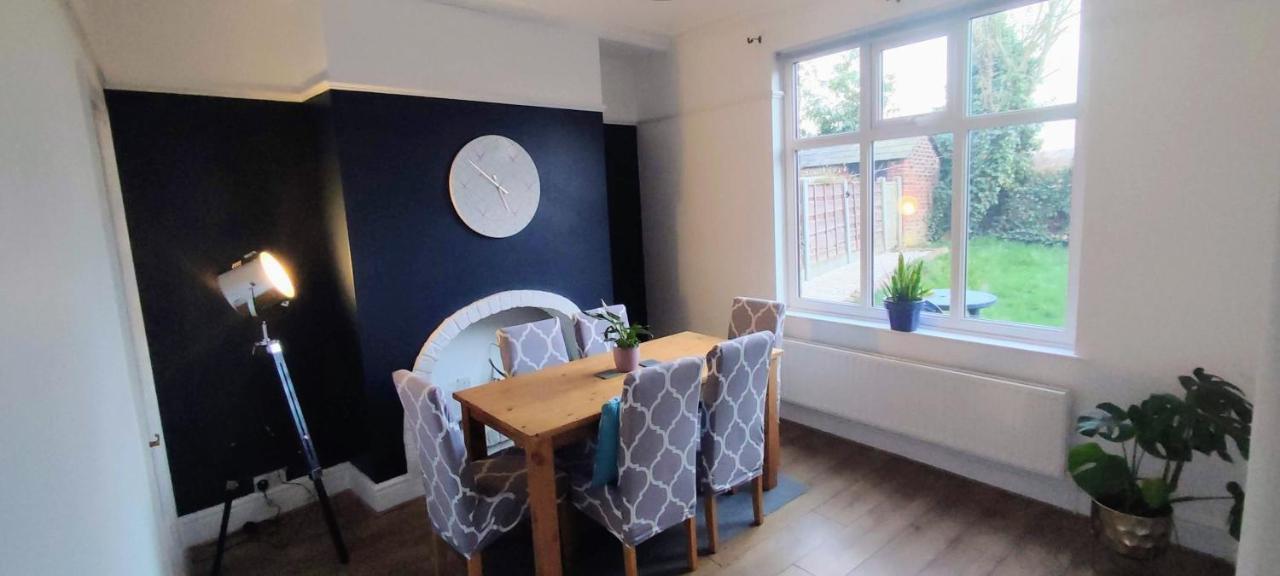 Atrium House Guest House Hazel Grove Esterno foto