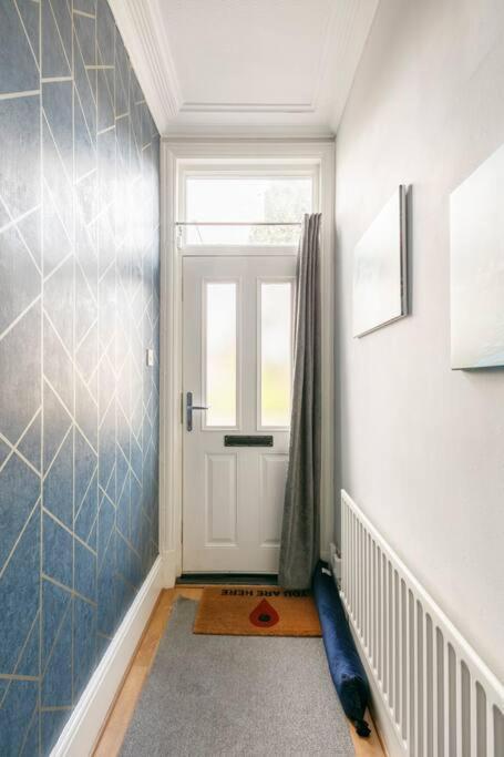 Atrium House Guest House Hazel Grove Esterno foto